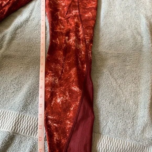 all in motion Women’s Cropped Red White Space Leggings with Pockets - Medium - Picture 7 of 9